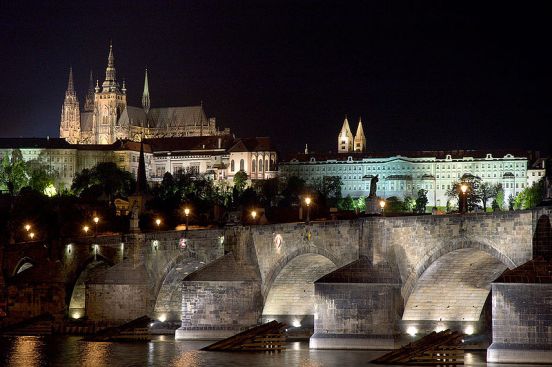 Il Castello di Praga di notte
