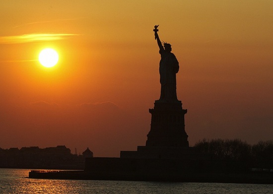 Statua della Liberta al tramonto