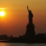 Statua della Liberta al tramonto