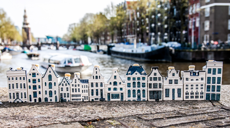 Souvenir di ceramica Delft le case di Amsterdam