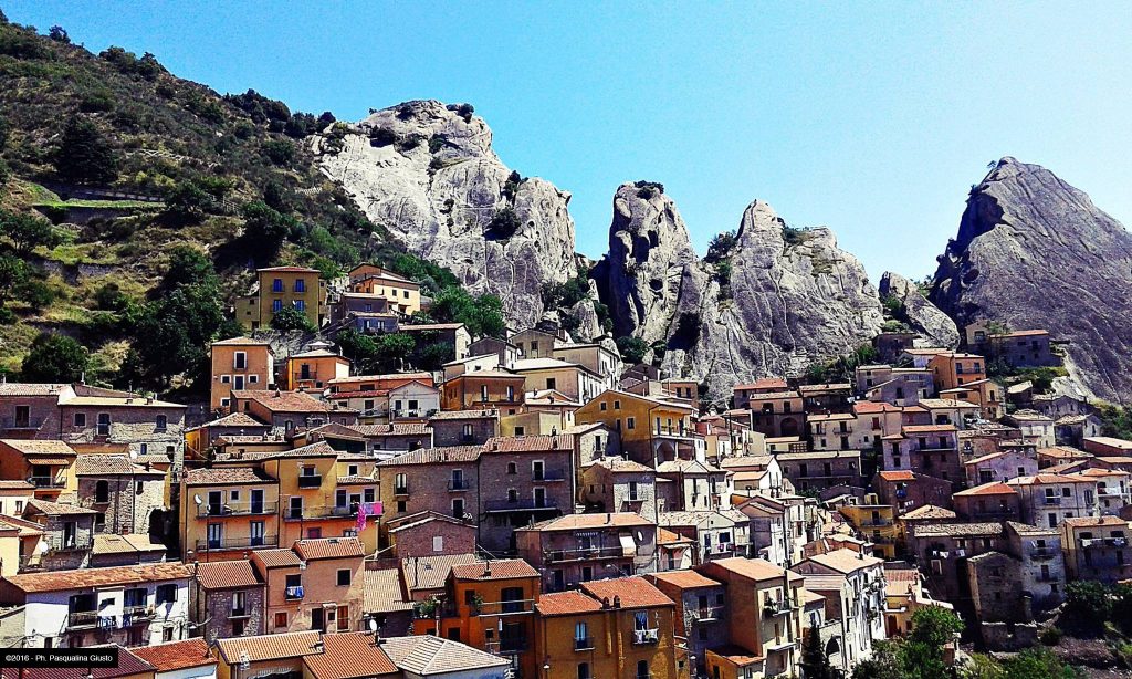 Castelmezzano caratteristico borgo della Lucania