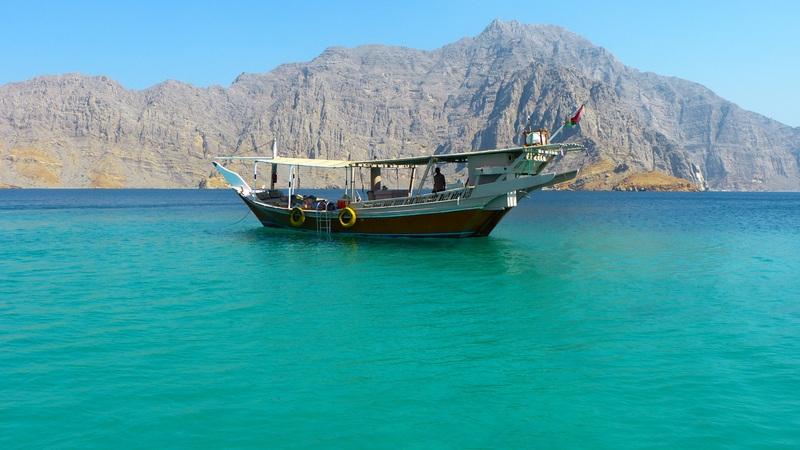 Tour in barca a Muscat alla ricerca dei delfini