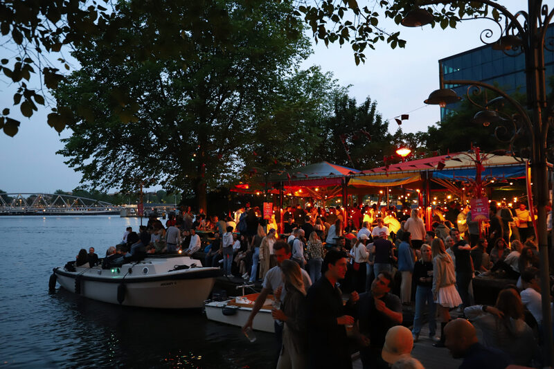 Serate piacevoli lungo i canali al Hannekes Boom Bar di Amsterdam